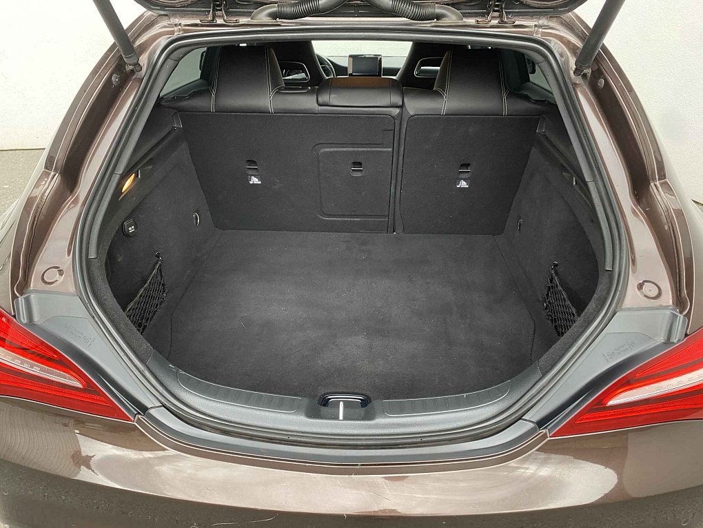 Mercedes-Benz CLA 1.6T  CLA 200