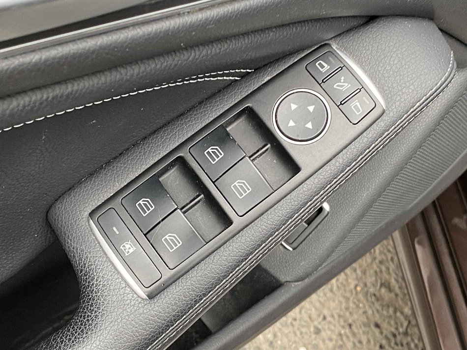 Mercedes-Benz CLA 1.6T  CLA 200