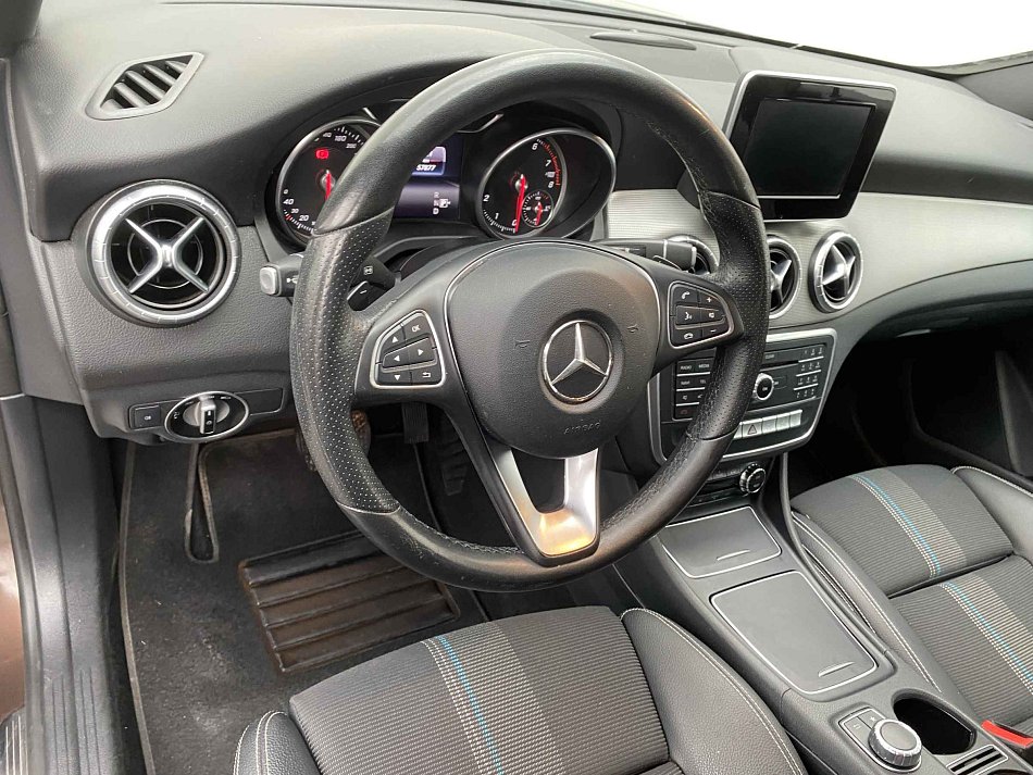 Mercedes-Benz CLA 1.6T  CLA 200