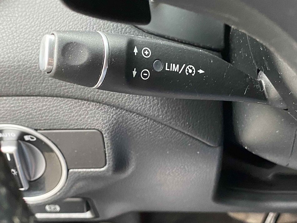 Mercedes-Benz CLA 1.6T  CLA 200