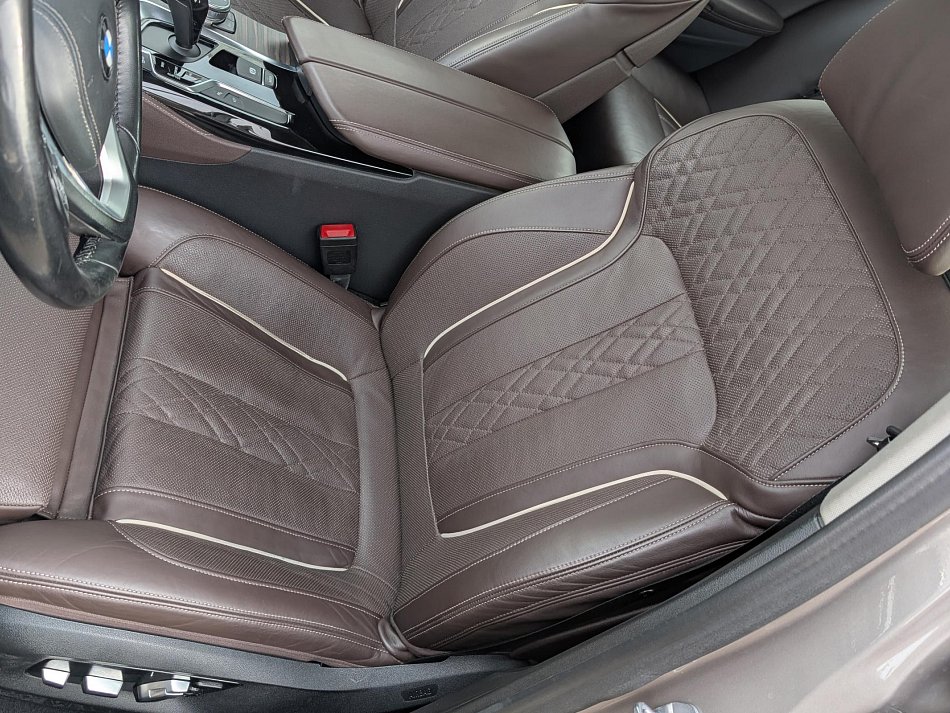 BMW Řada 5 3.0 D LuxuryLine 540d xDrive