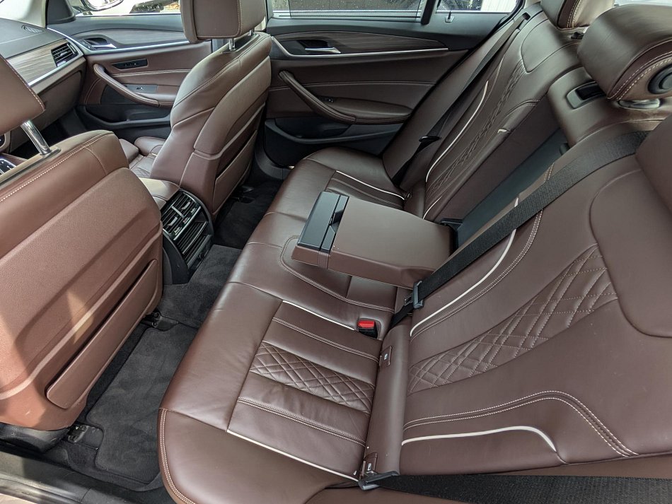 BMW Řada 5 3.0 D LuxuryLine 540d xDrive