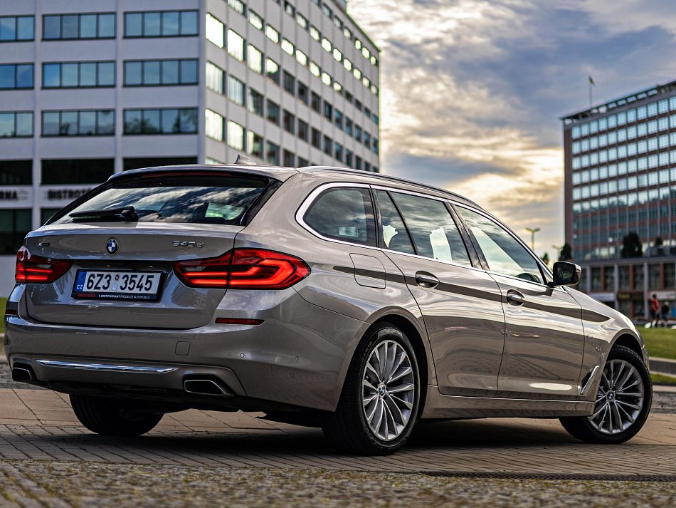 BMW Řada 5 3.0 D LuxuryLine 540d xDrive