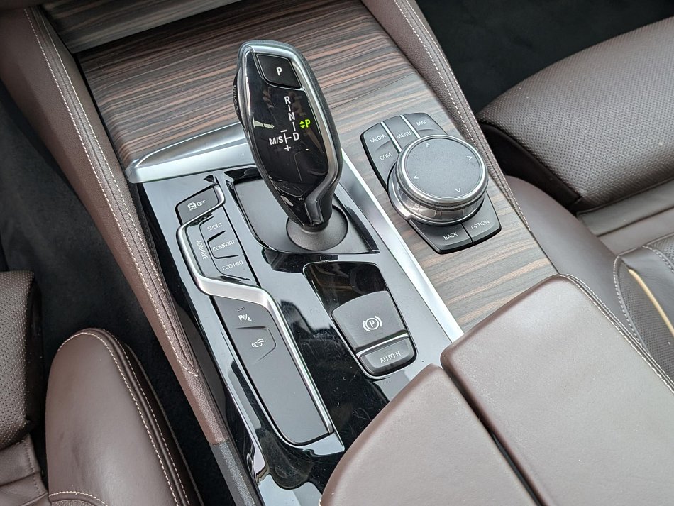 BMW Řada 5 3.0 D LuxuryLine 540d xDrive