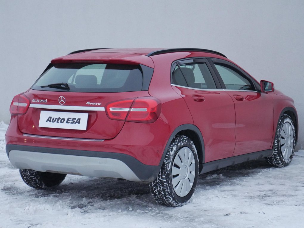 Mercedes-Benz GLA 2.0i  GLA 250  4Matic