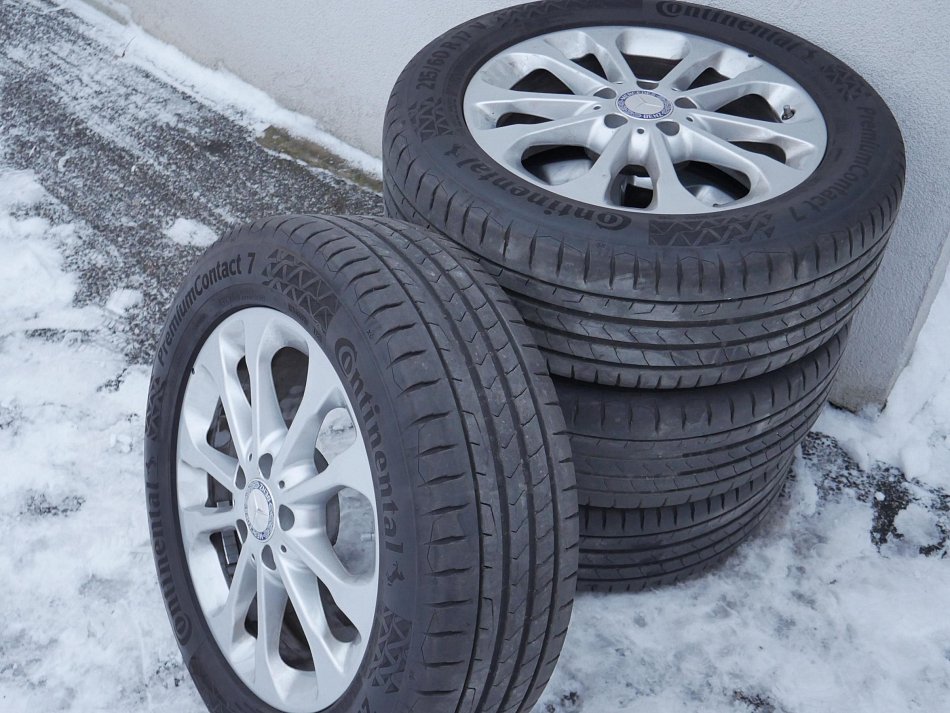 Mercedes-Benz GLA 2.0i  GLA 250  4Matic