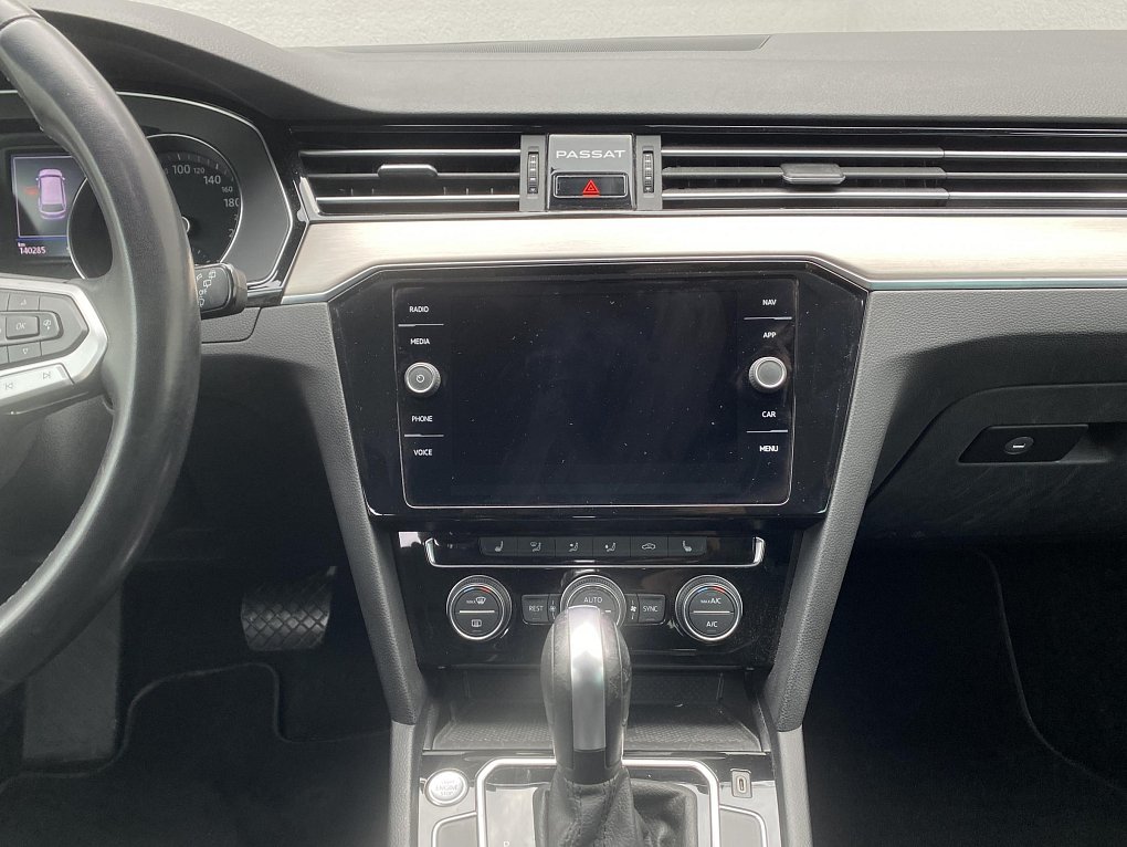 Volkswagen Passat 2.0 TDi Elegance