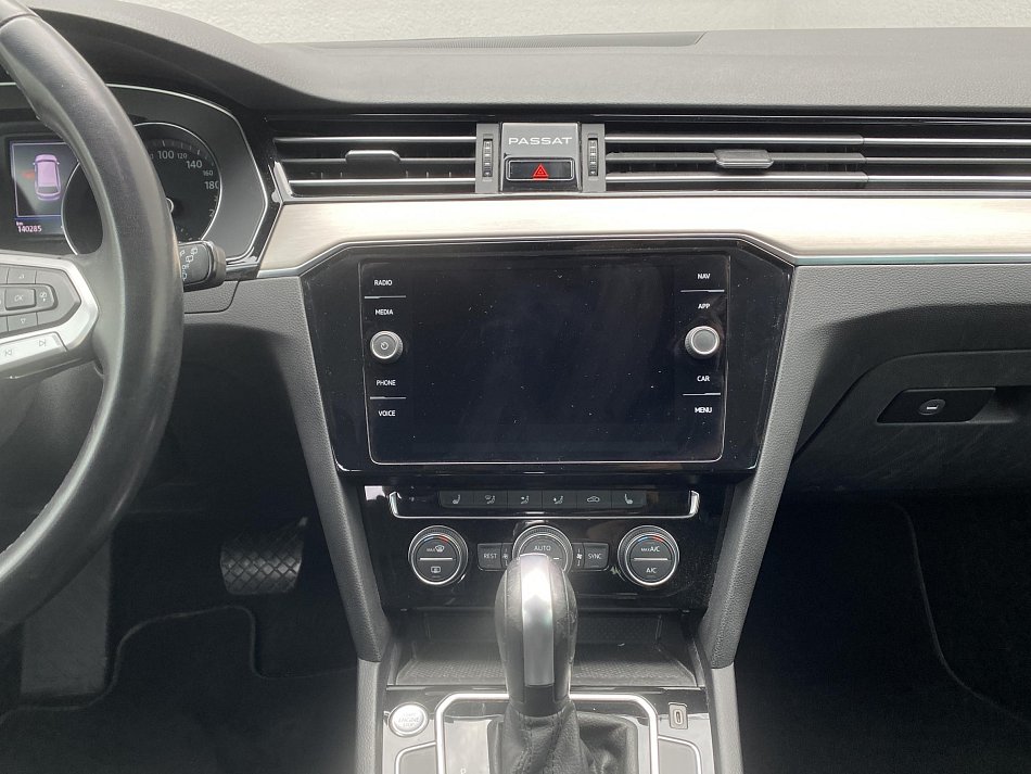 Volkswagen Passat 2.0 TDi Elegance