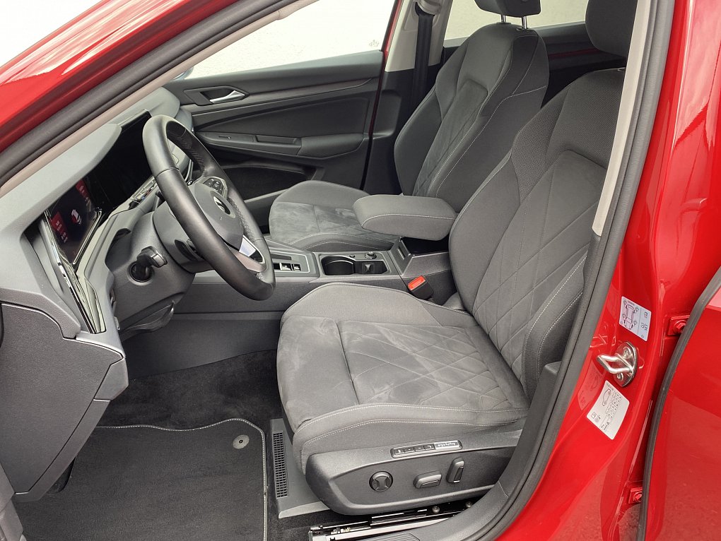 Volkswagen Golf 1.5 e-TSi Style