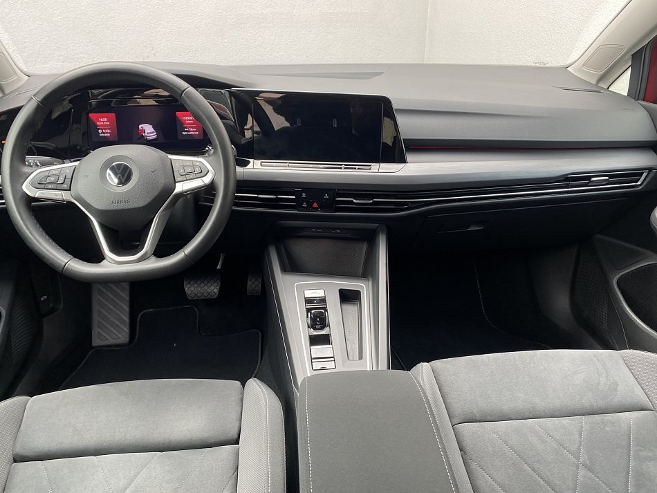 Volkswagen Golf 1.5 e-TSi Style