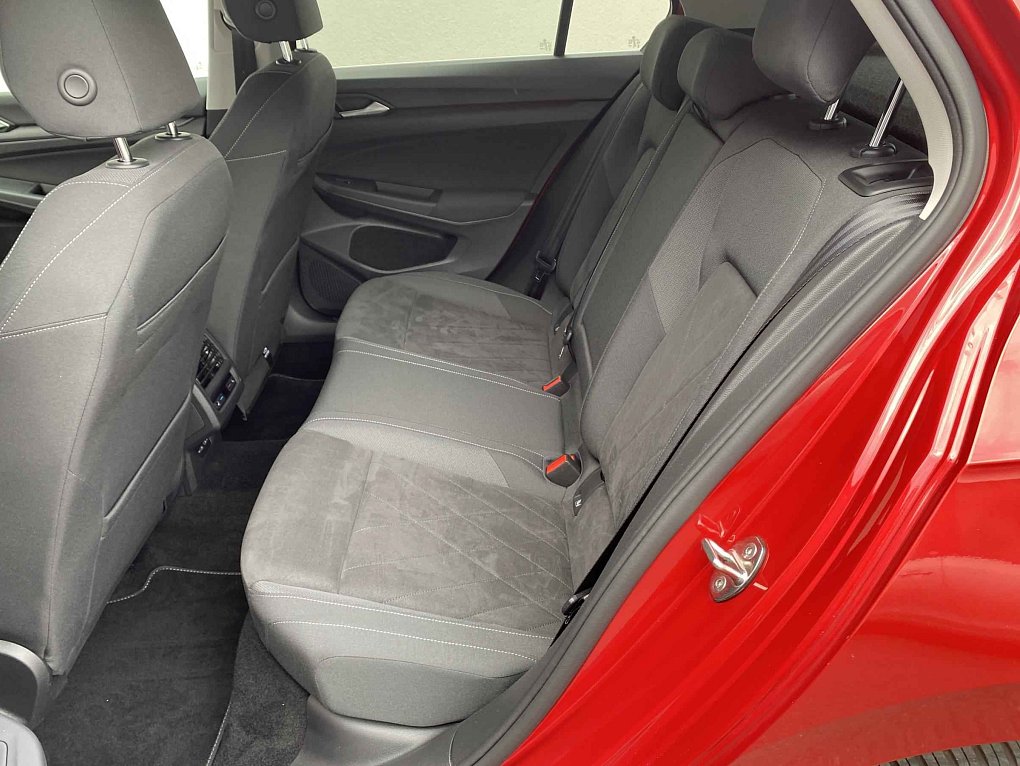 Volkswagen Golf 1.5 e-TSi Style