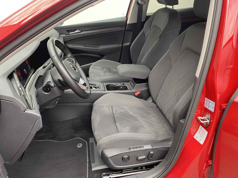 Volkswagen Golf 1.5 e-TSi Style