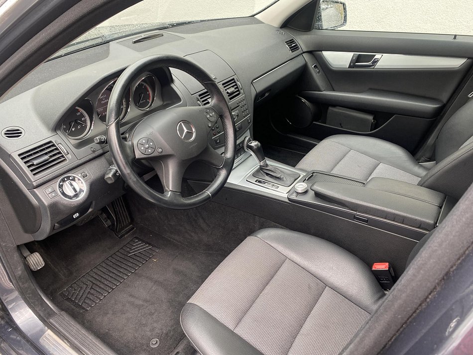 Mercedes-Benz Třída C 2.2 CDi Avantgarde C220