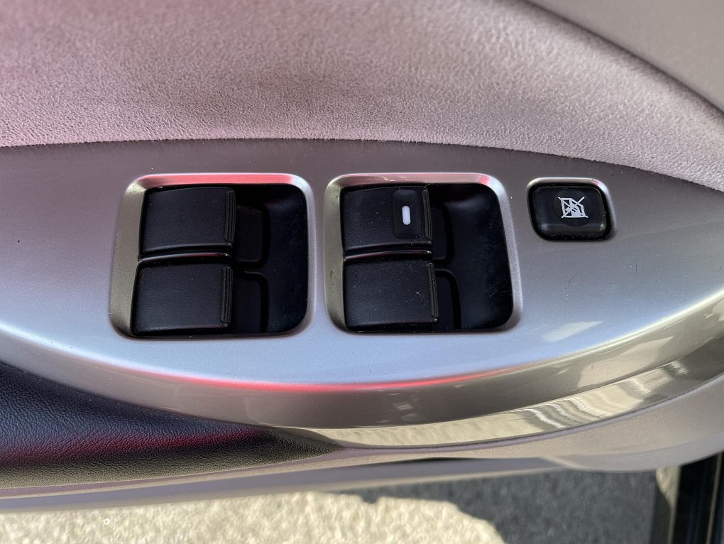 Mitsubishi Grandis 2.4i 