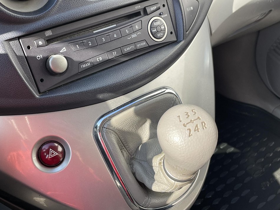 Mitsubishi Grandis 2.4i 