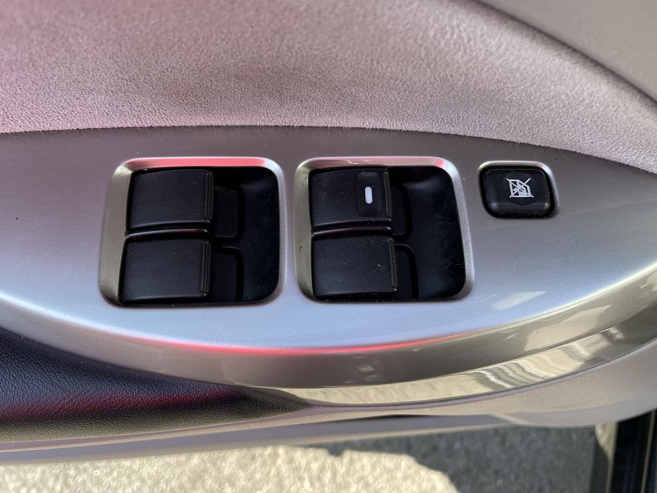 Mitsubishi Grandis 2.4i 