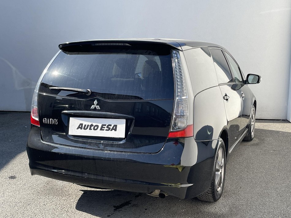 Mitsubishi Grandis 2.4i 