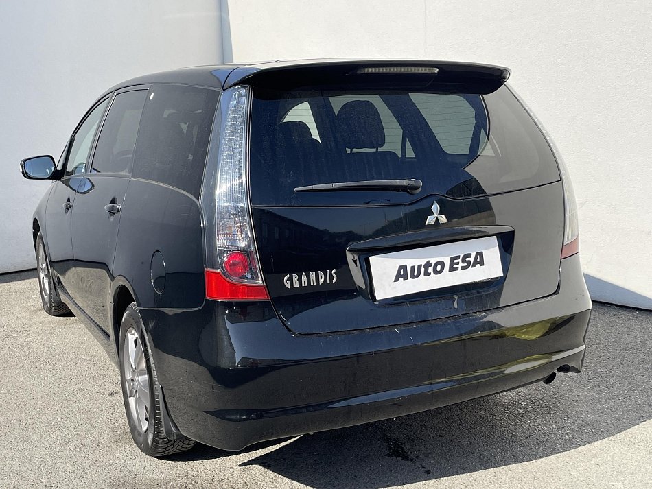 Mitsubishi Grandis 2.4i 