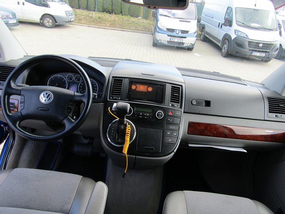 Volkswagen Multivan 2.5TDi Highline