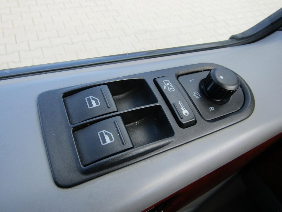 Volkswagen Multivan 2.5TDi Highline