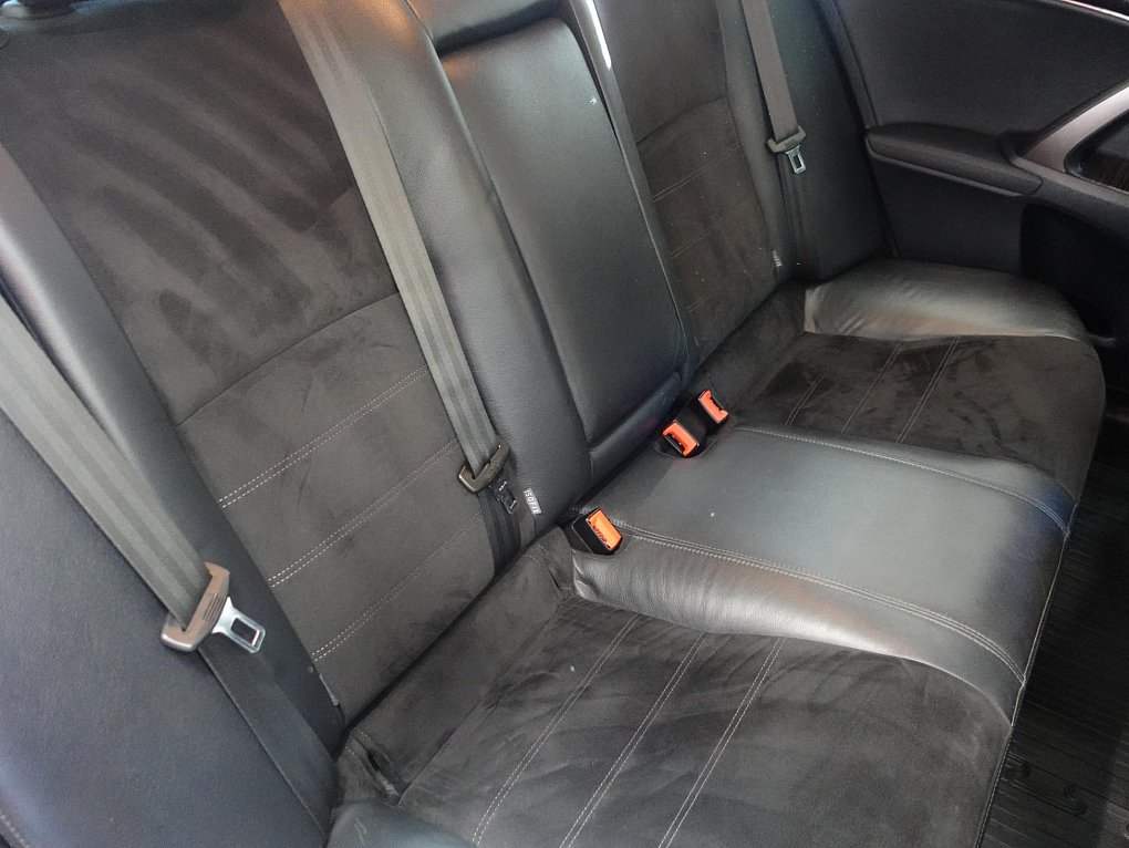 Toyota Avensis 2.0D-4D 