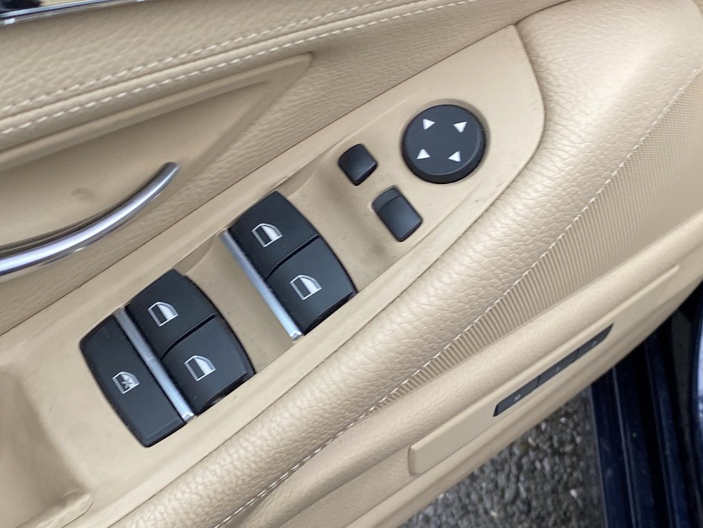 BMW Řada 5 2.0i LuxuryLine 528i xDrive