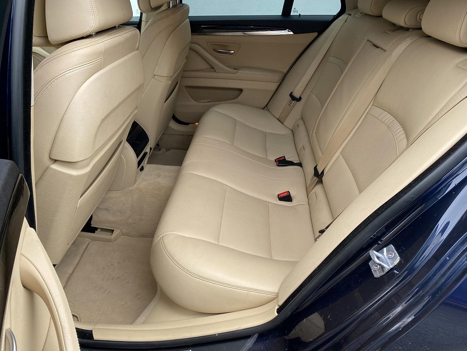 BMW Řada 5 2.0i LuxuryLine 528i xDrive