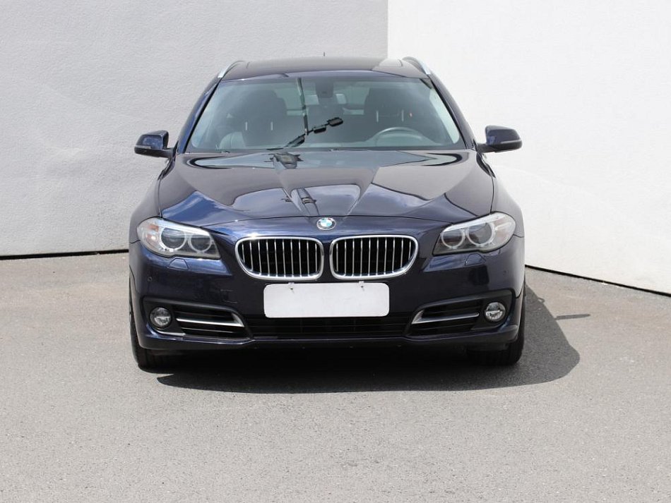 BMW Řada 5 2.0 LuxuryLine 528i xDrive