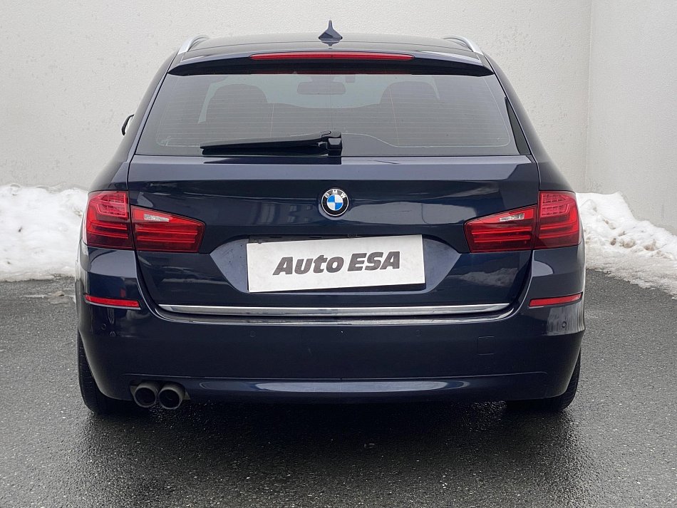 BMW Řada 5 2.0i LuxuryLine 528i xDrive
