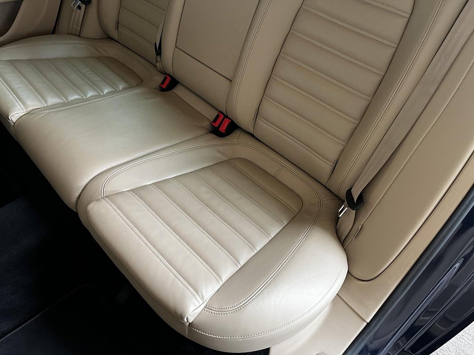 Volkswagen Passat 2.0 TDi Highline