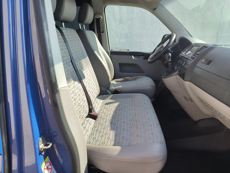 Volkswagen Transporter 2.0TDi  L2H2 6míst