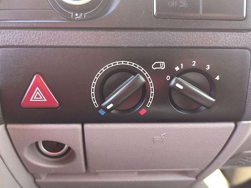 Volkswagen Transporter 2.0TDi  L2H2 6míst