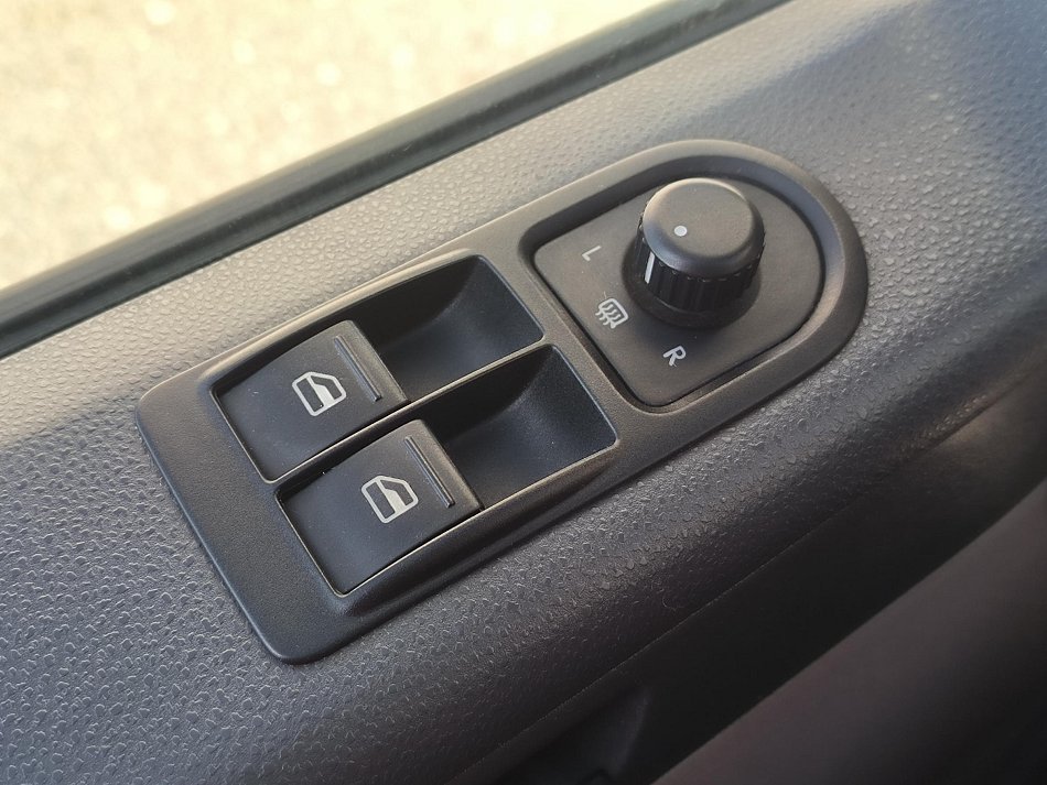 Volkswagen Transporter 2.0TDi  L2H2 6míst