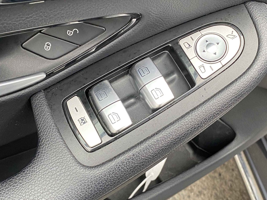 Mercedes-Benz Třída C 1.6T  C180