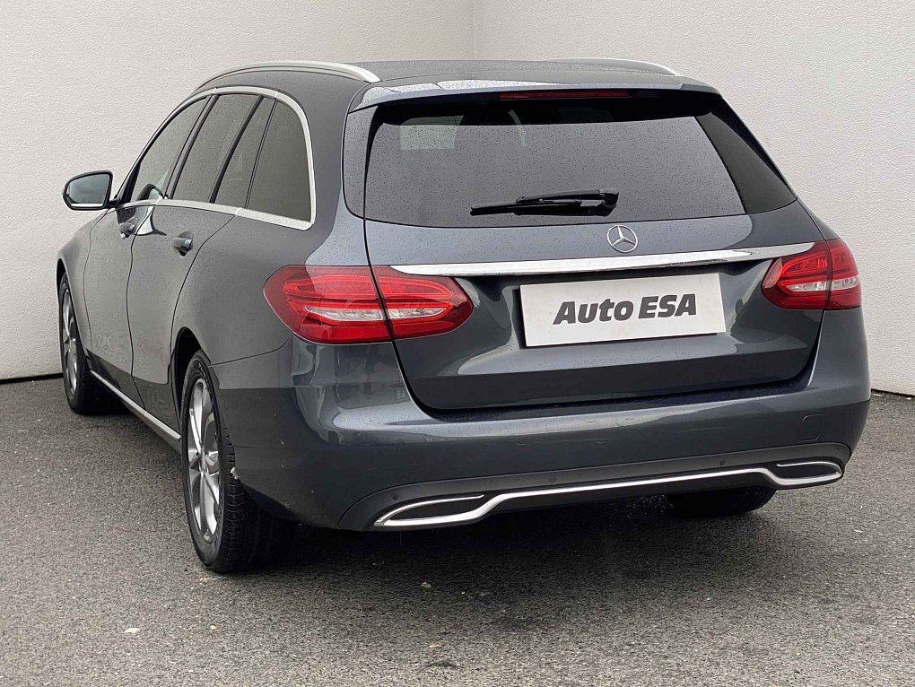 Mercedes-Benz Třída C 1.6T  C180