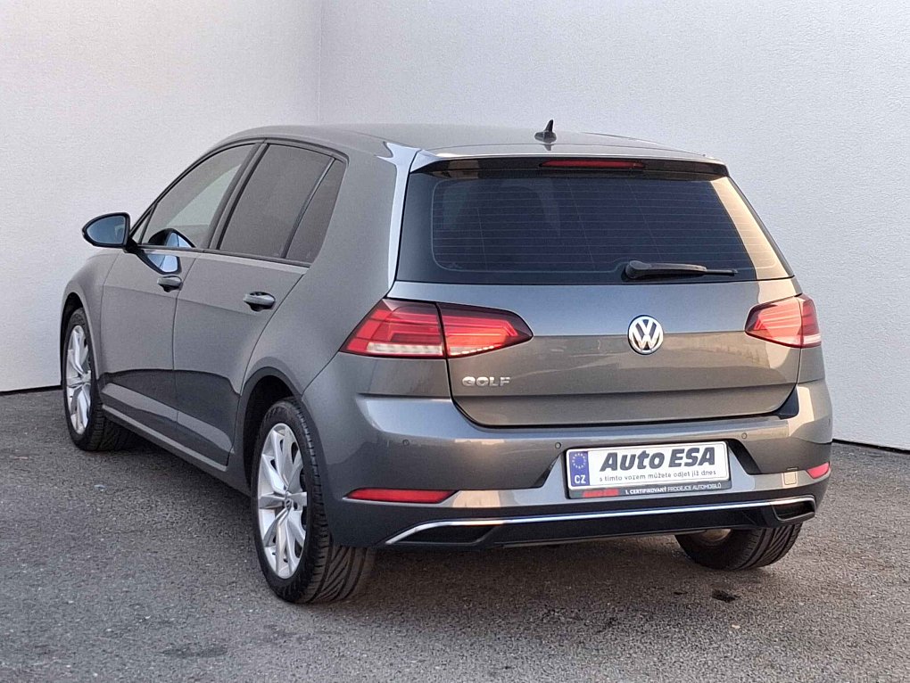 Volkswagen Golf 1.0TSI 
