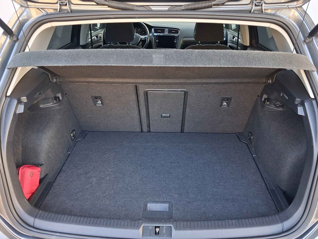 Volkswagen Golf 1.0TSI 