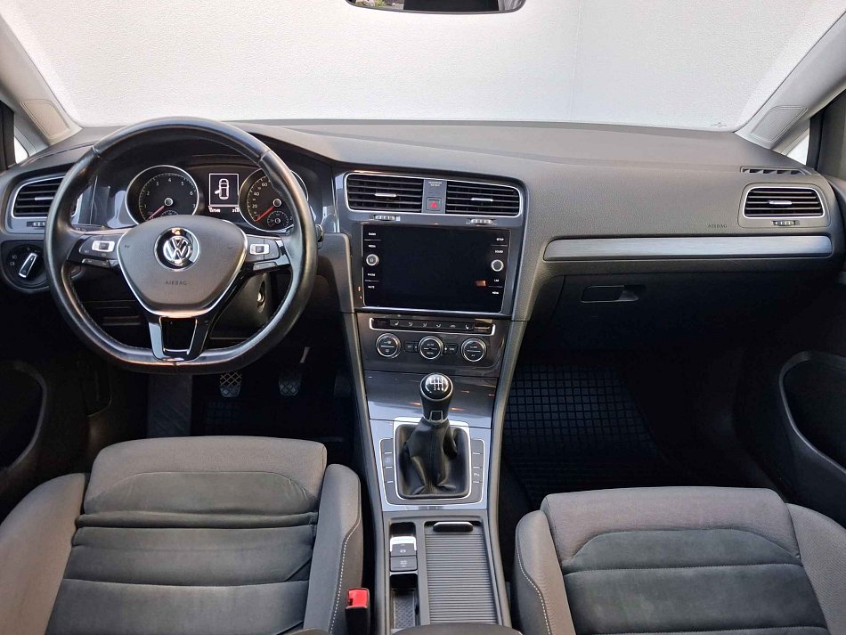 Volkswagen Golf 1.0TSI 