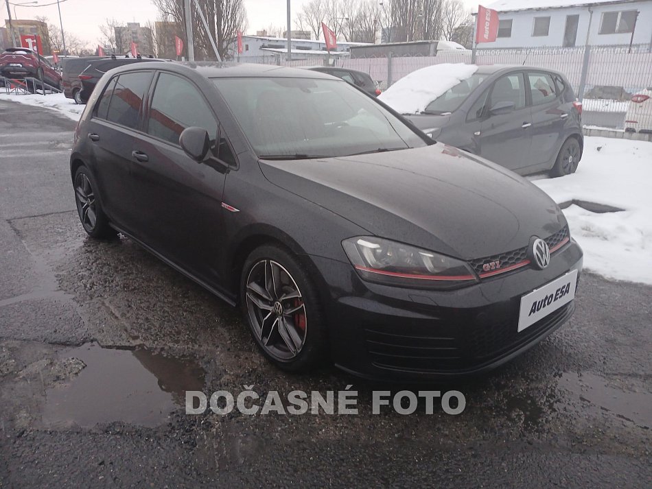 Volkswagen Golf 2.0 TSI 