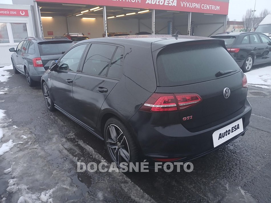 Volkswagen Golf 2.0 TSI 