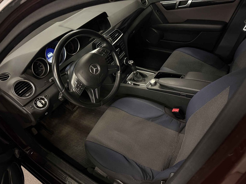 Mercedes-Benz Třída C 2.2 CDi 