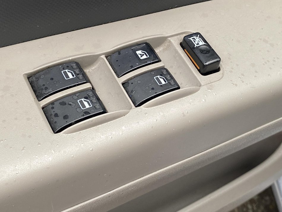 Daihatsu Sirion 1.0i 