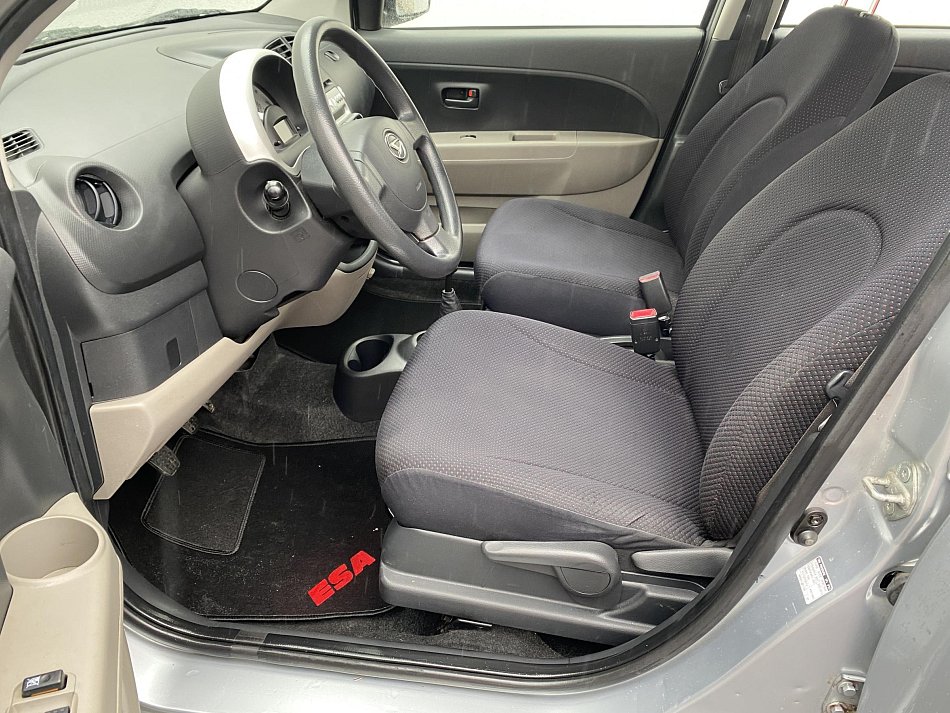 Daihatsu Sirion 1.0i 