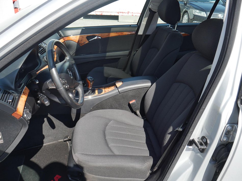 Mercedes-Benz Třída E 2.2CDi  E200