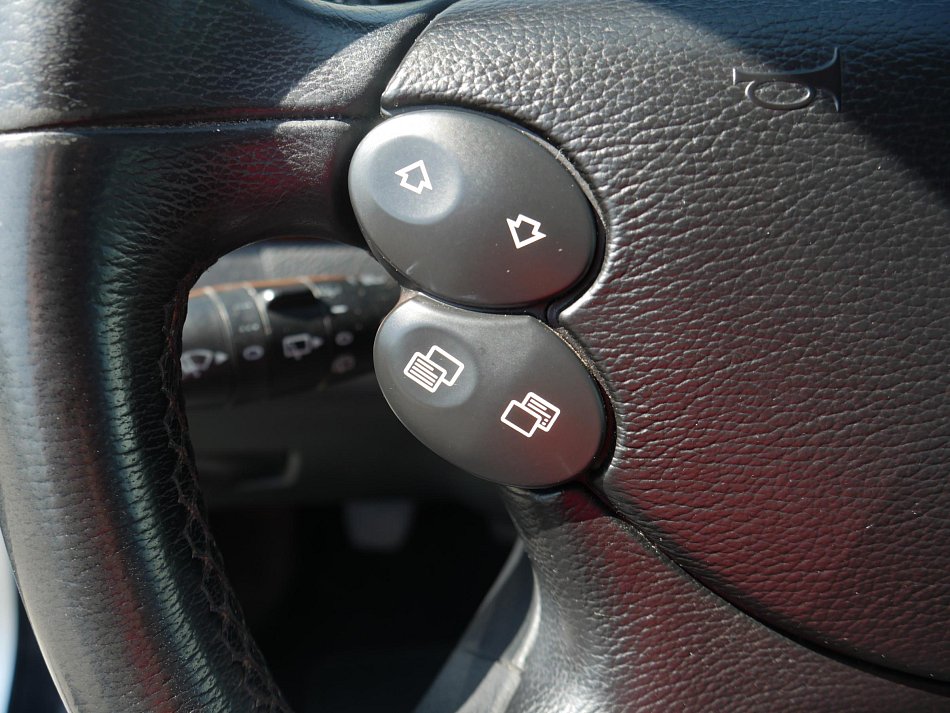 Mercedes-Benz Třída E 2.2CDi  E200