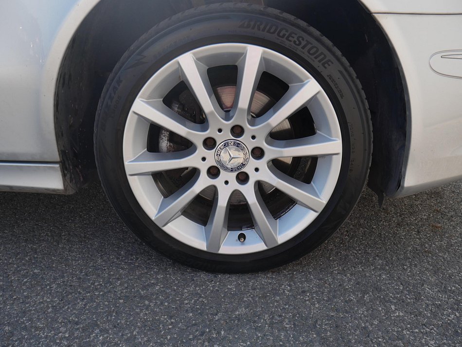 Mercedes-Benz Třída E 2.2CDi  E200