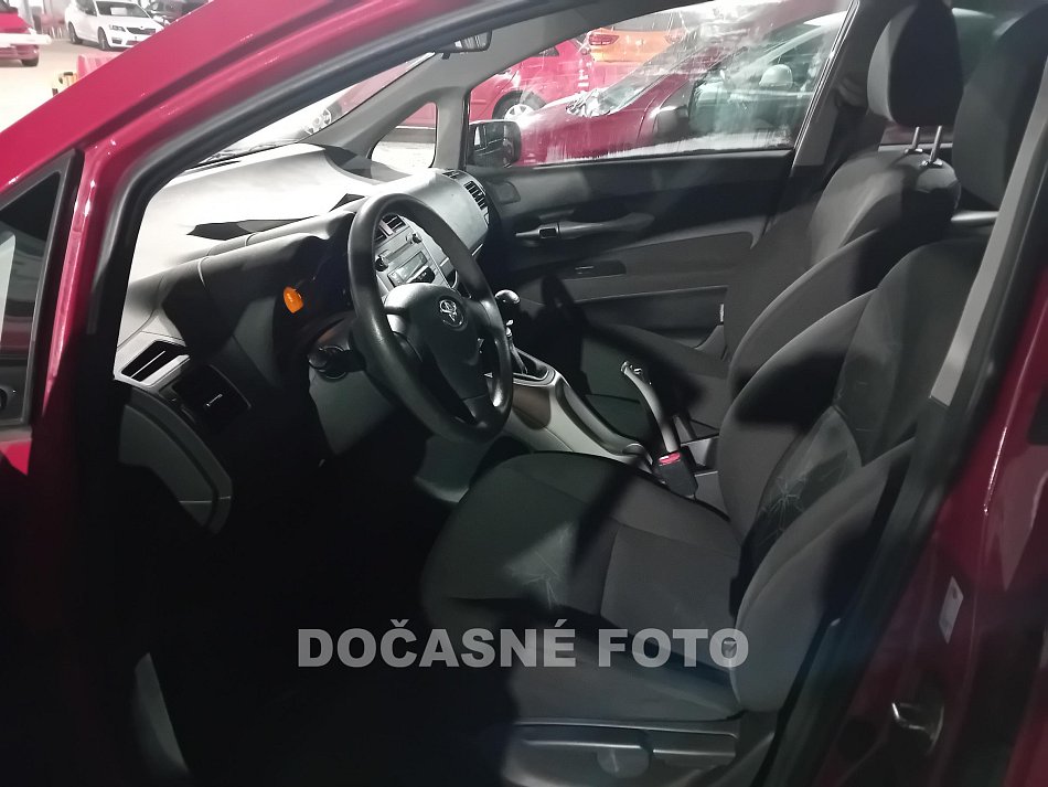 Toyota Auris 1.3 VVT-I 