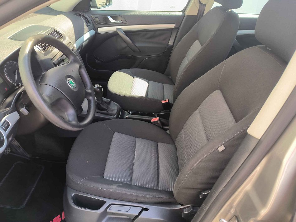 Škoda Octavia II 1.6 MPi Ambiente