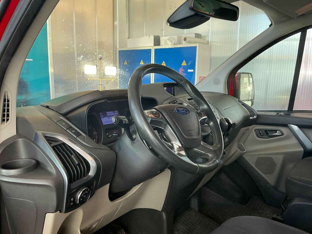 Ford Tourneo Custom 2.2TDCi Limited 8míst