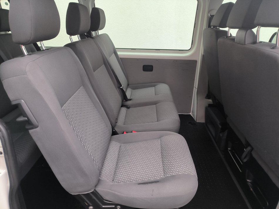 Volkswagen Transporter 2.0TDi  9míst